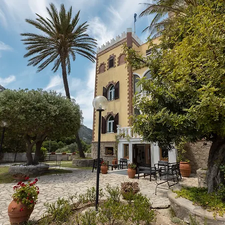 Ξενοδοχείο Castello Monticello 3*